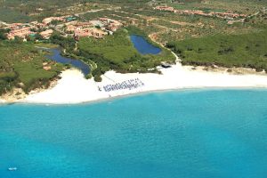 cala-ginepro-hotel-resort-spiaggia-1-1